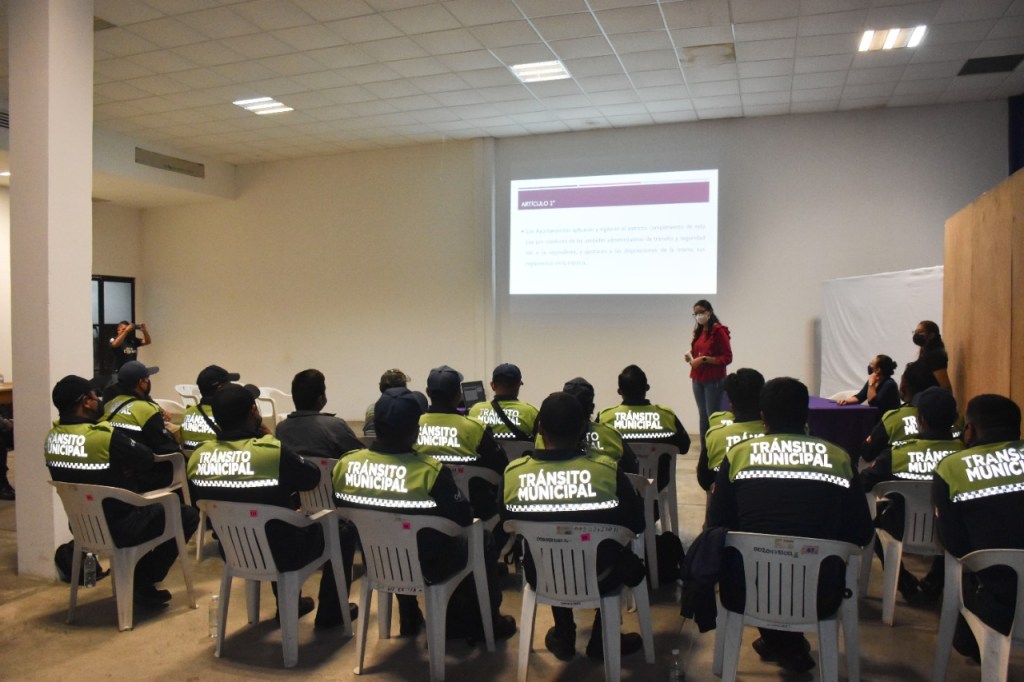 DIF Imparte capacitación a Elementos de Tránsito&nbsp;Municipal