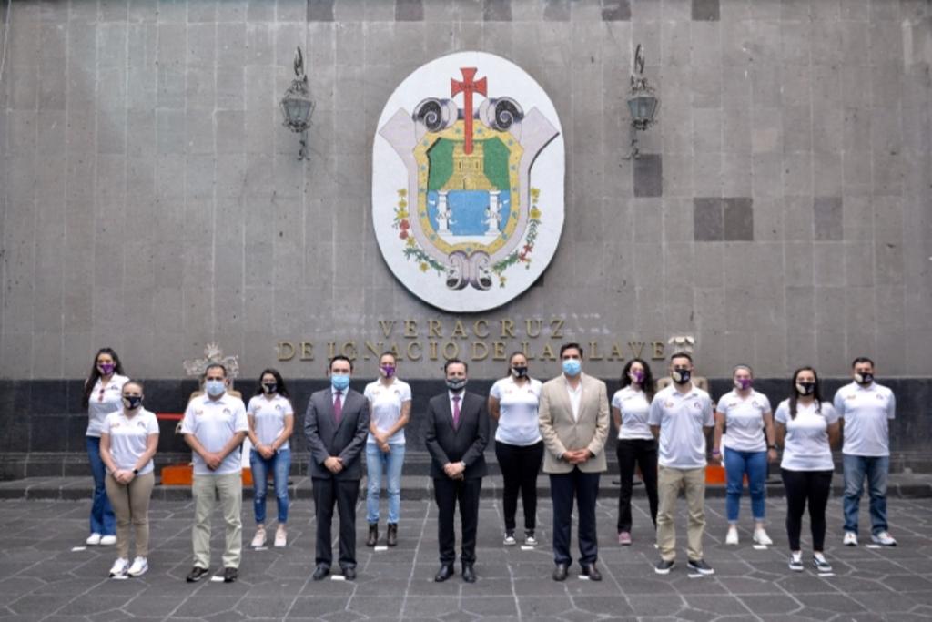 Gobernador recibe en Palacio de Gobierno al equipo femenil Halcones de&nbsp;Xalapa