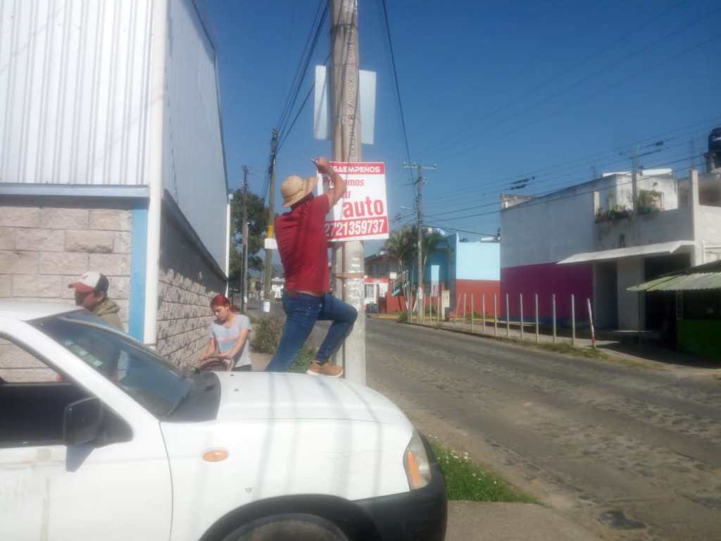 Recolectan 1 tonelada tras retiro de publicidad en&nbsp;postes