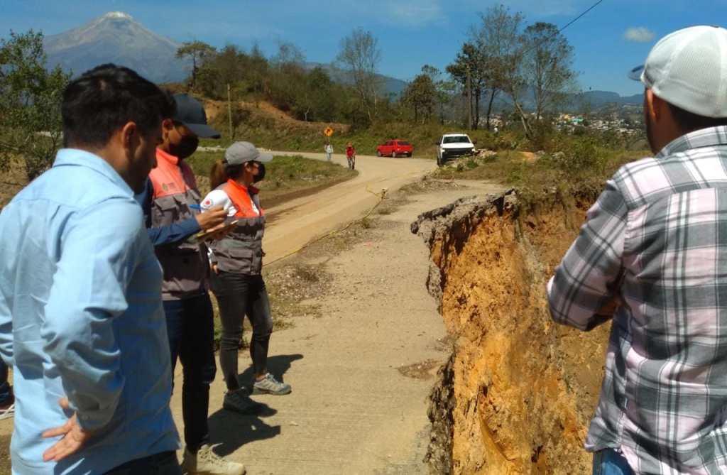ATIENDEN AUTORIDADES CAMINO A&nbsp;XOCOTLA