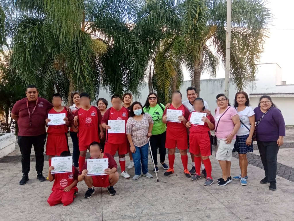 DIF asiste al entrenamiento del Equipo de Fútbol Club Gallos Down&nbsp;A.C.