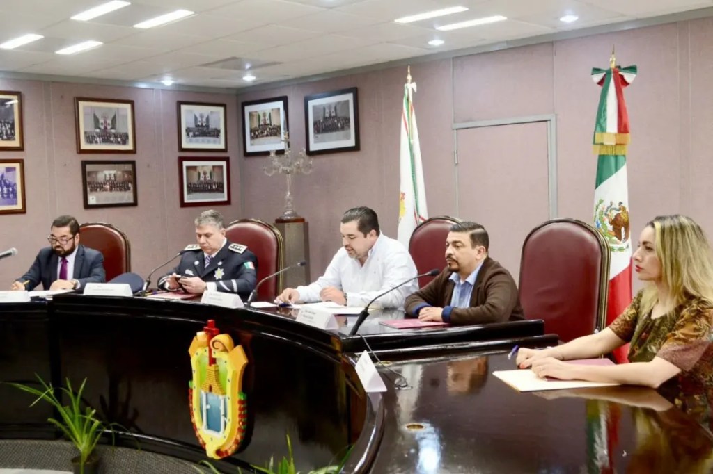 Congreso de Veracruz reconocerá labor de la mujer policía: Roberto San&nbsp;Román