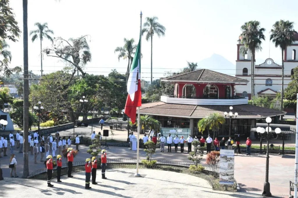 Con acto cívico autoridades municipales reconocen la labor del Cuerpos de Bomberos Fortín&nbsp;A.C.