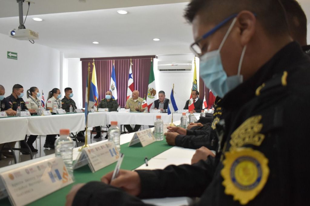 Se reúne Gutiérrez Maldonado con participantes del Diplomado Internacional Táctico&nbsp;K9