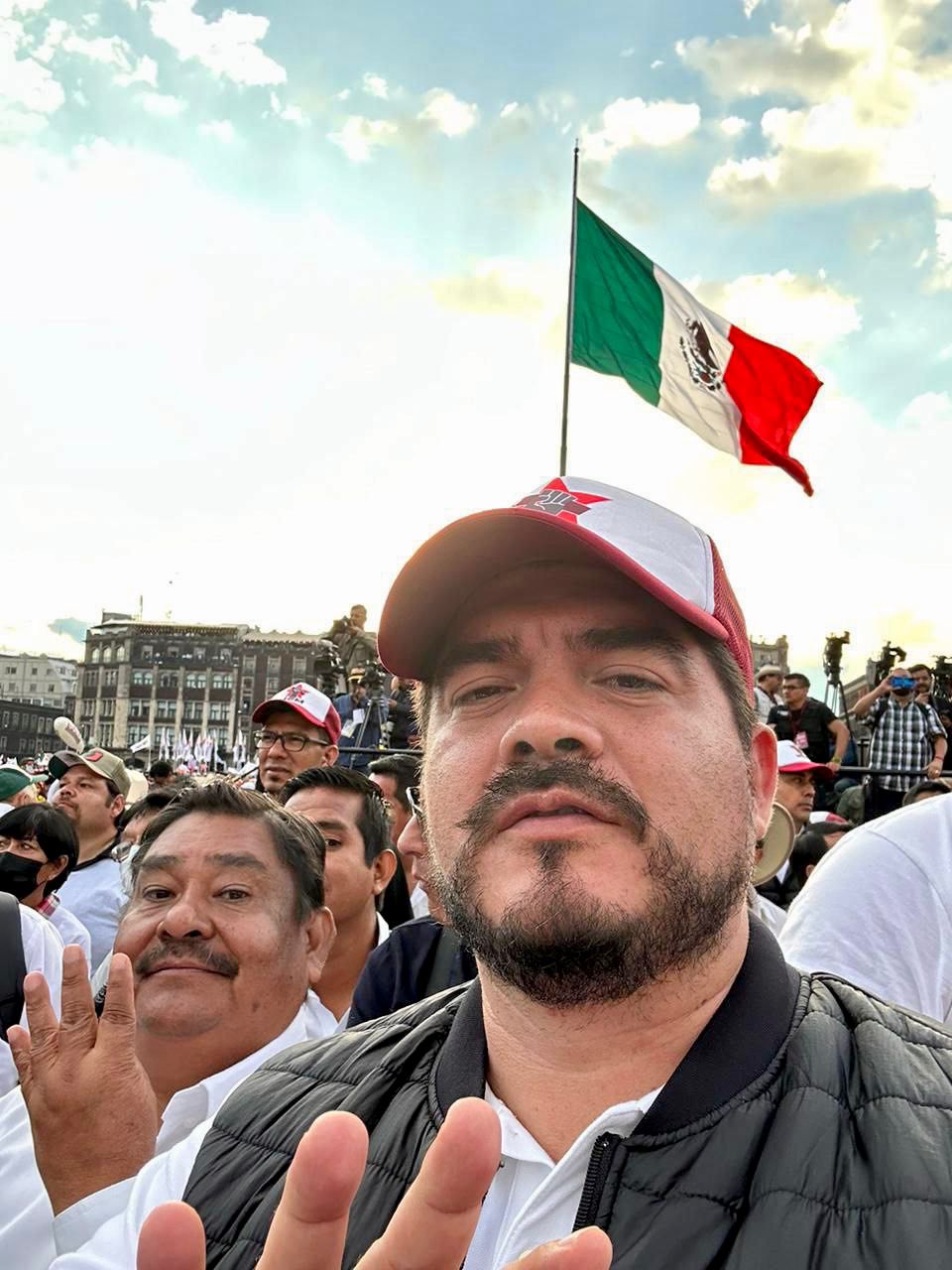 Zenyazen y miles de MCM respaldaron a AMLO en la celebración de la soberanía&nbsp;energética