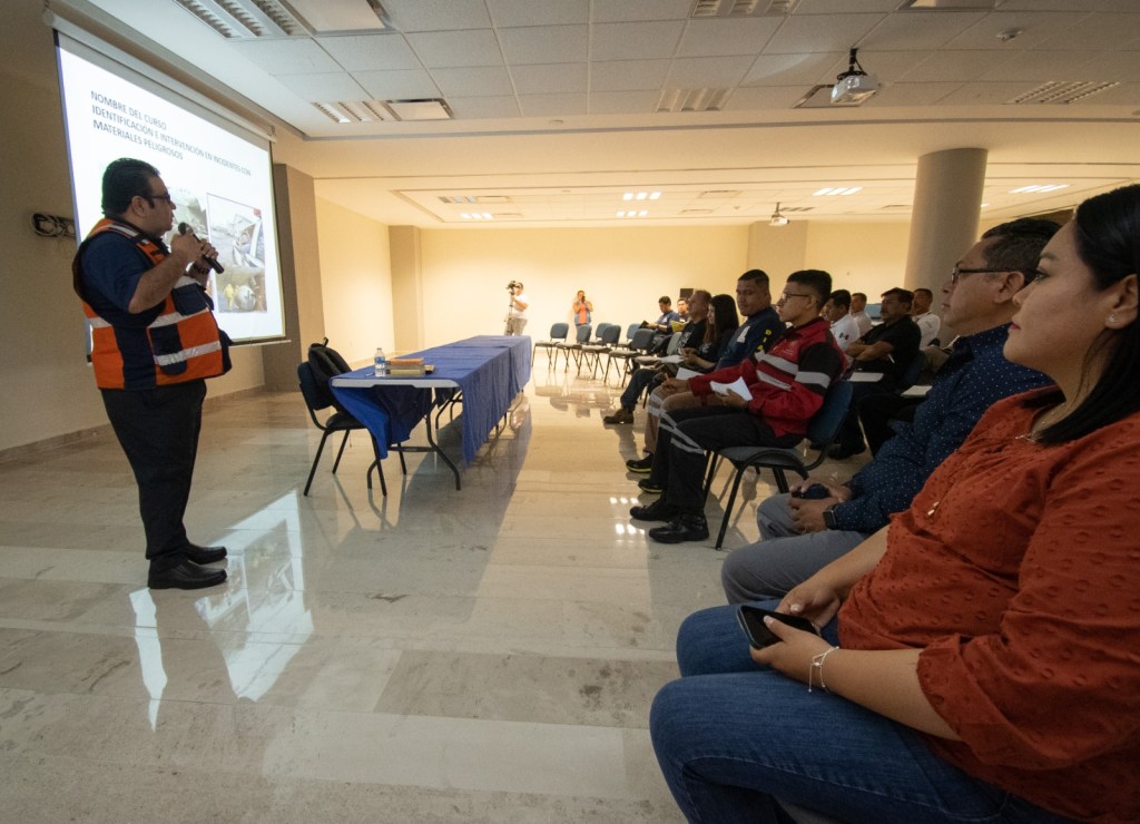 Capacitan a corporaciones de auxilio sobre «Identificación e intervención en incidentes con materiales&nbsp;peligrosos»