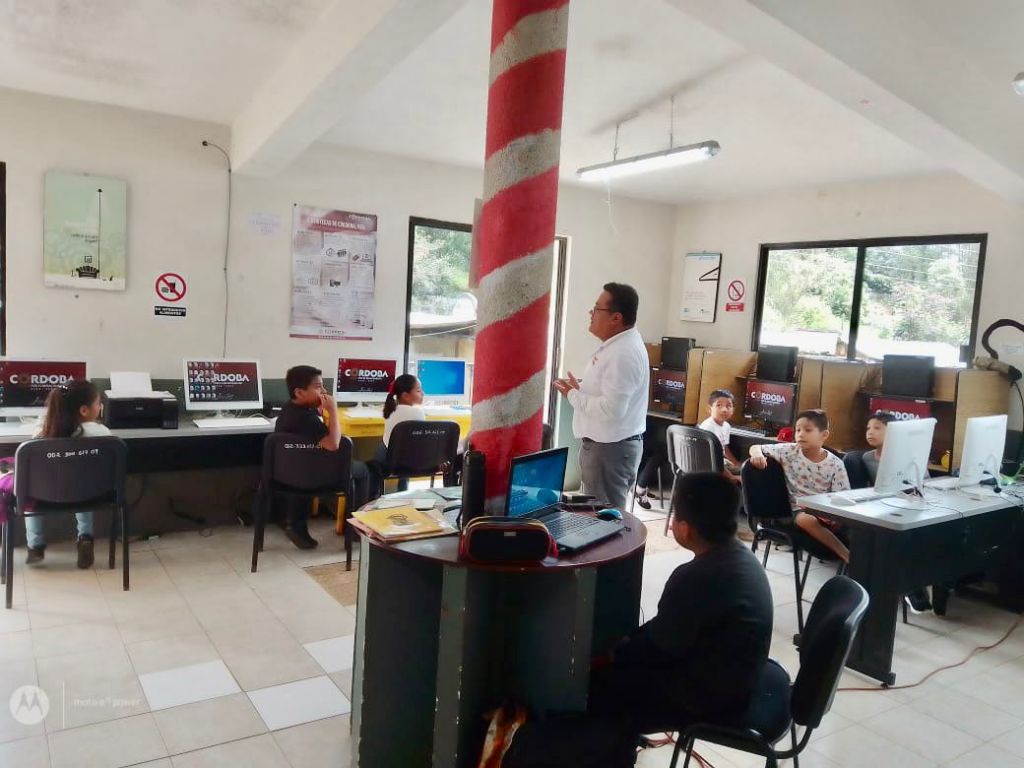 Brinda Jefatura de Biblioteca curso de computación básico en biblioteca de El&nbsp;Bajío