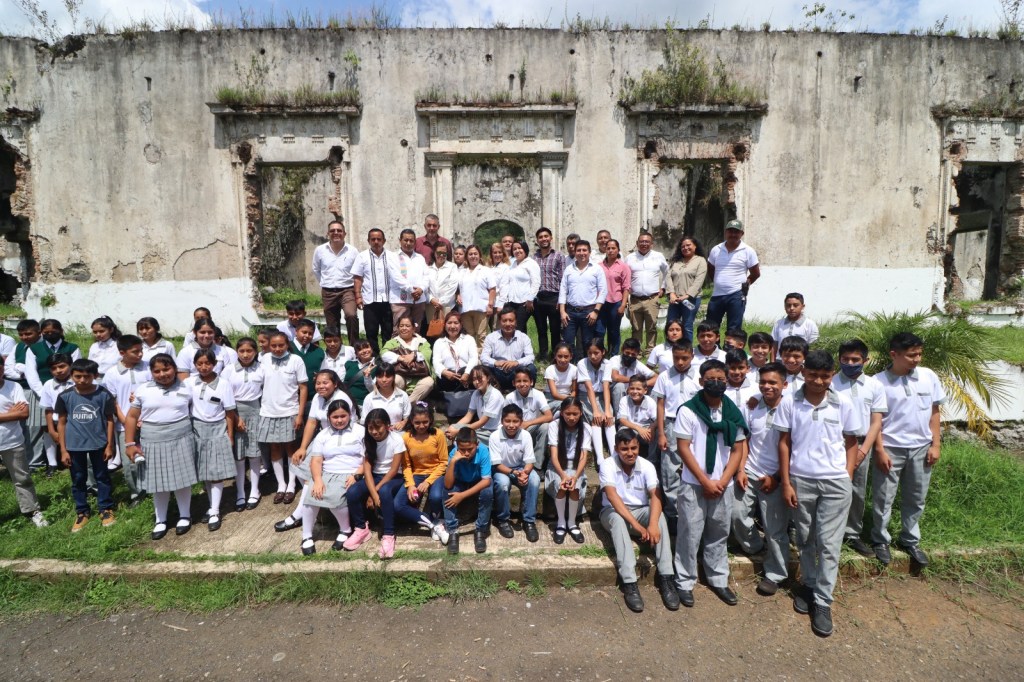 Recibe Clave Telesecundaria de Santa&nbsp;Lucía