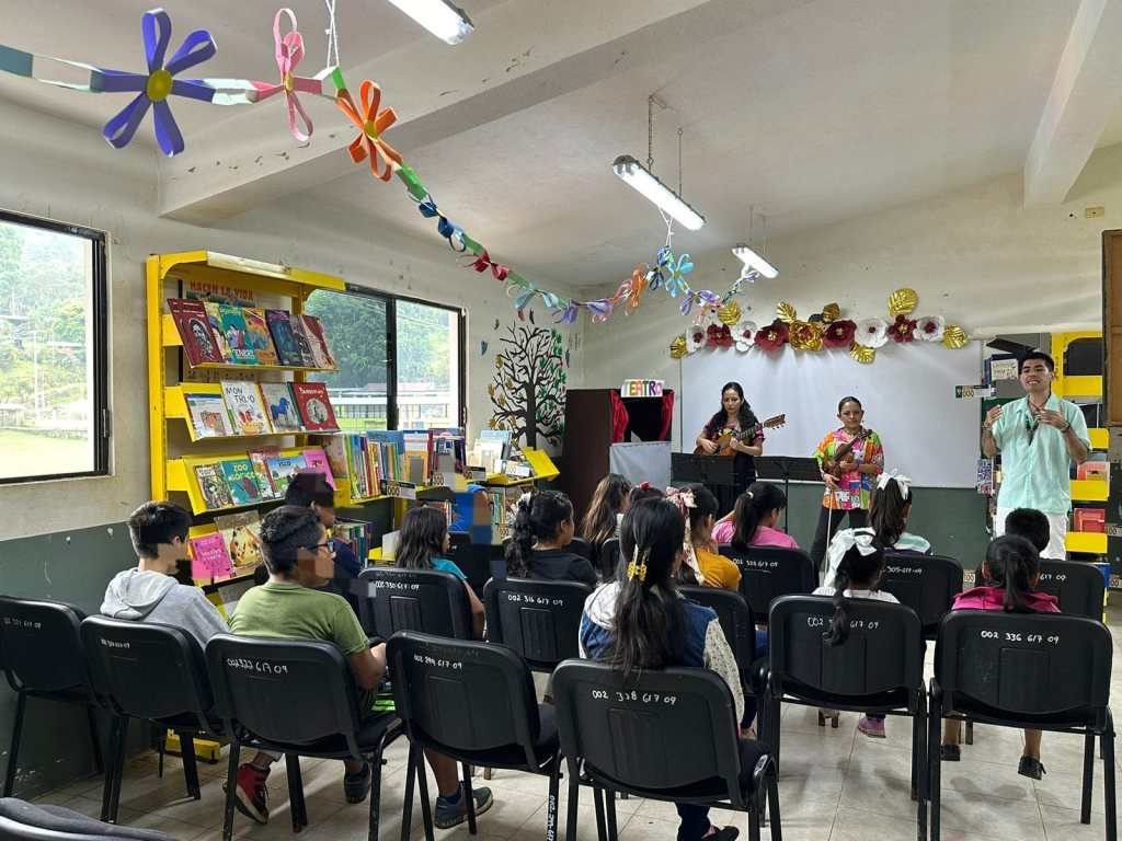 Disfrutan niños en El Bajío de espectáculo cultural literario “Érase una vez la&nbsp;palabra