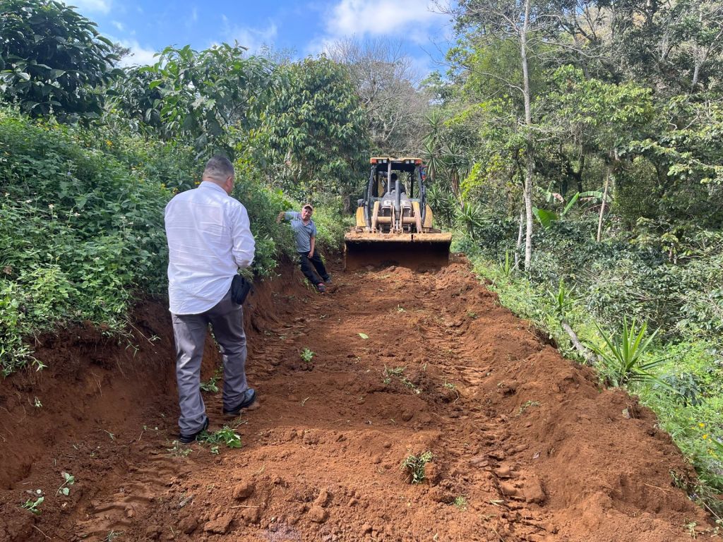 Brigadas especiales atienden caminos de la Sierra del Gallego en&nbsp;Córdoba