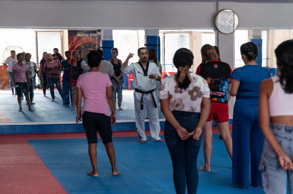 Reciben mujeres clases gratuitas de defensa personal en&nbsp;Córdoba