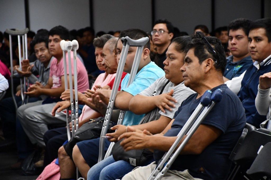 Con entrega de prótesis, Zenyazen Escobar refuerza compromiso con la comunidad y el desarrollo&nbsp;tecnológico