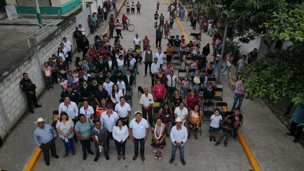 CON MÁS Y MEJORES OBRAS, LA TRANSFORMACIÓN EN IXTACZOQUITLÁN&nbsp;CONTINÚA