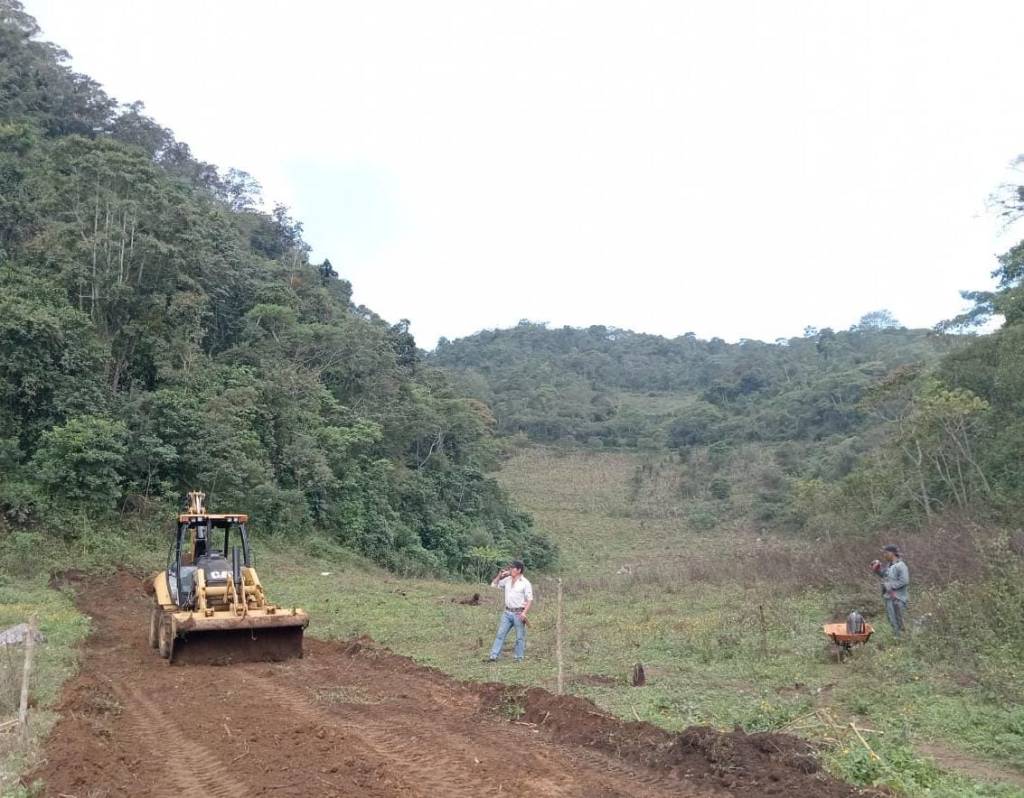 Trabaja Ayuntamiento con comunidades para dar mantenimiento a caminos saca&nbsp;cosecha