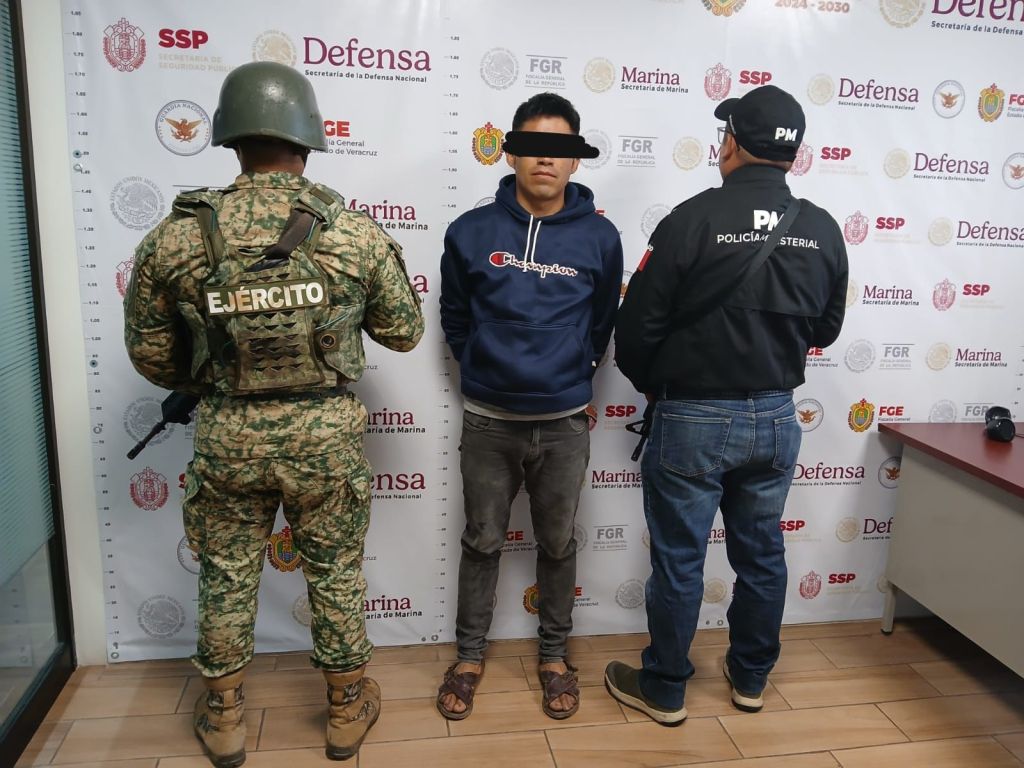 Elementos de la Defensa, en coordinación con personal de la Fiscalía General del Estado, llevan a cabo la aprehensión de una persona dedicada al robo de vehículos, en Orizaba,&nbsp;Veracruz