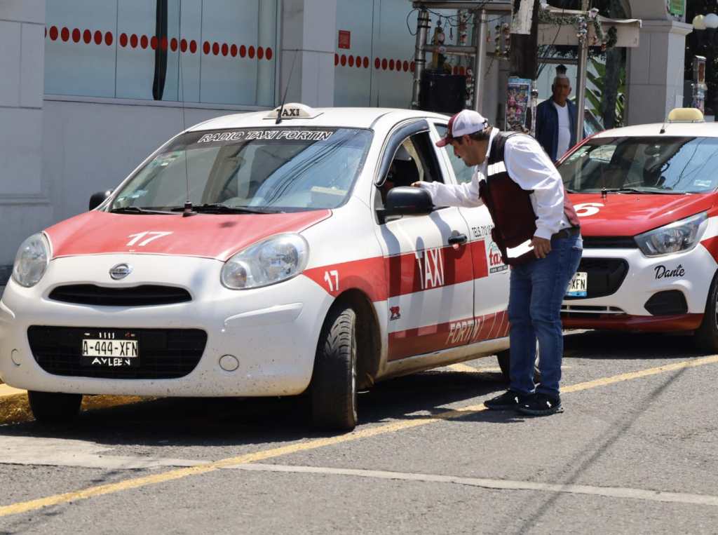 OBRA PÚBLICA CON CHARLY LLEGARÁ A COLONIAS Y&nbsp;COMUNIDADES