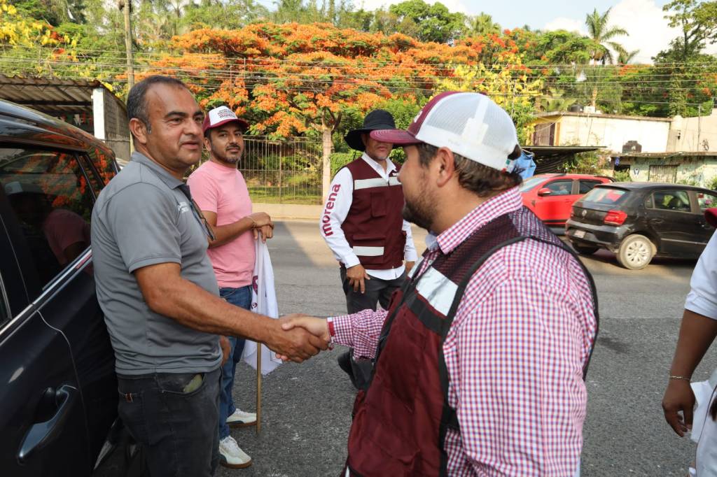 CASA POR CASA Y EL POLLOS CHARLY NO SE&nbsp;CANSA