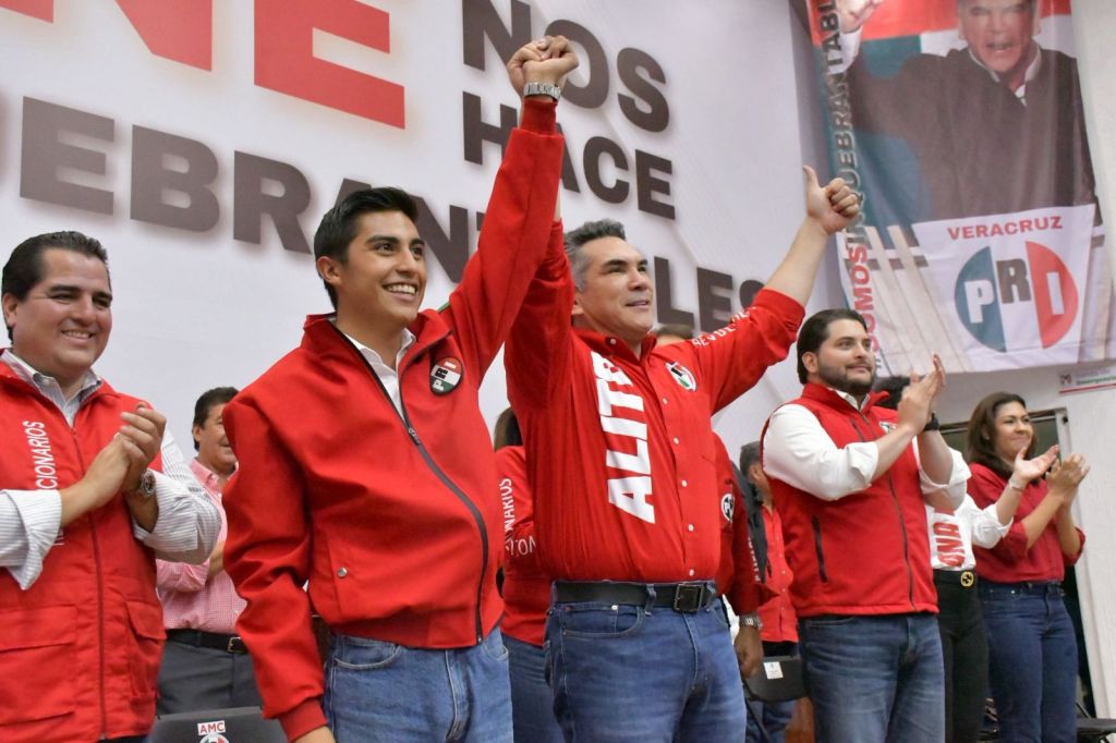 Rinde protesta la nueva dirigencia de la Red Jóvenes por México en&nbsp;Veracruz