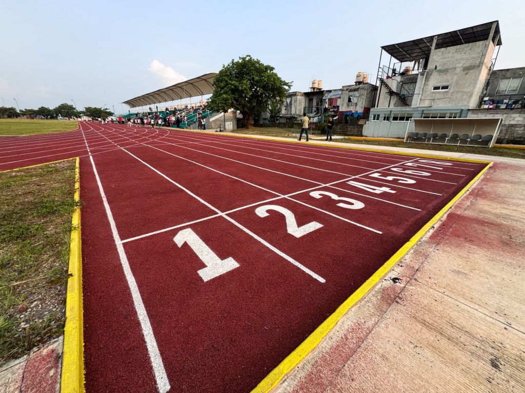 Reaperturan pista de atletismo de la Unidad Deportiva&nbsp;Huilango